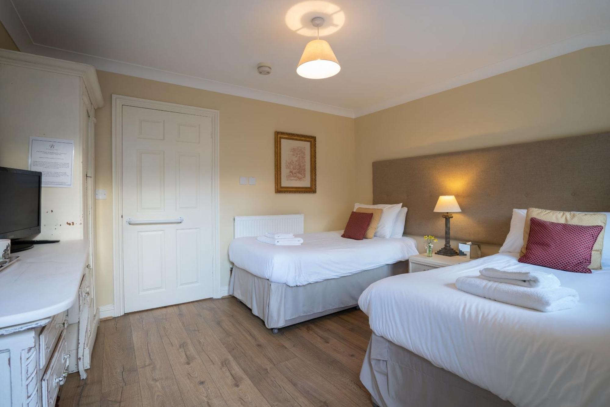 The Bedingfeld Arms Otel Oxborough Oda fotoğraf